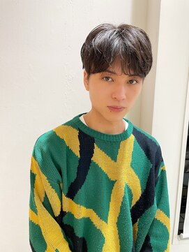 ネイビー(NAVY) ダークトーンにも合う薄め前髪の韓国風マッシュ