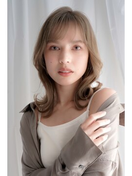 リタヘアー(Lita Hair) レイヤーミディアム/アッシュブロンド