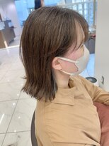 アッシュ 下北沢店(Ash)&nbsp;イヤリングカラーが入ったオリーブベージュのくせ毛ボブ