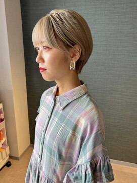 アム(amu) ブロンドショート/金髪/耳かけショート/丸みショート