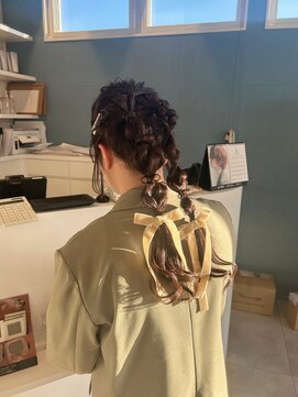 プラス ファースト ヘア(Plus 1st) 編みおろしツインポニーテール