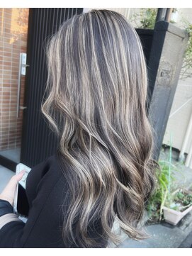 アパートメント オブ ソロン 市川(The Apartment of Solon) レイヤー/ショートボブ/くびれ/ハイライト/白髪ぼかし/市川/船橋