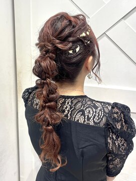 ハウス(HAUS.) 特別な日におすすめ★ロングヘアの編みおろしヘア