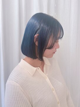 ハク アトリエ(HaKU atelier) ダブルカラー透明感ネイビーブルー寒色ハイトーンボブ暗髪