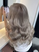 ラピス 福岡天神店(Lapis)&nbsp;やわらかシルバーカラー【ブリーチ】