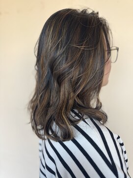 ミラートーク(MIRROR TALK) 外国人風ミディアムスタイリル