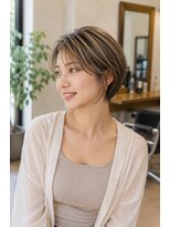 バグズ(Baguz)&nbsp;大人可愛い透け感ハイライト小顔ショートボブ