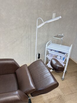 アルレン(Allen)の写真/半個室でアイメニューもあり!パリジェンヌ(眉毛パーマ)やHBL(眉毛パーマ/脱毛)も!髪と一緒にできるのが◎