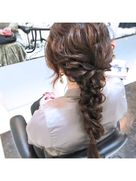 ヘアデザインメリー(hair design Merry) ロングの方にオススメ☆長さがないとできない編みおろし♪