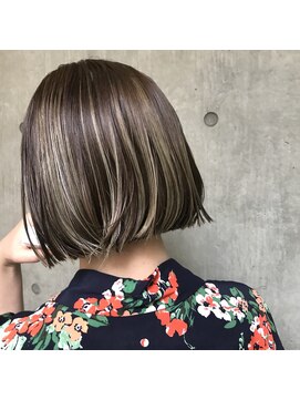 ビビト(bibito) bibito 切りっぱなしボブ ハイライトアッシュブラウン