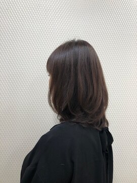 クオリス 上福岡店(QUALIS) ミディアムレイヤー/前上がり/抜け感/ニュアンスカラー/40代50代