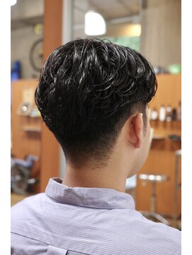 クランク(CRANK) ビジネスシーンにもピッタリな2ブロックパーマスタイル