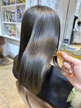 髪のケアに《形状記憶トリートメント》でツヤツヤの質感をご体験ください！