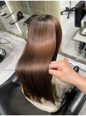 思わず触れたくなるナチュラルなツヤ感ストレート 髪質改善Tr