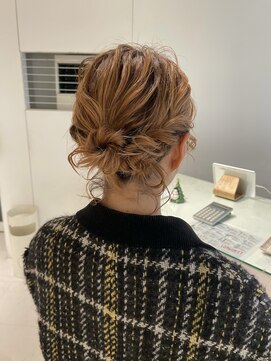 ロイリー バイ ローウェ 立川(Loely by Louwe) ふわふわシニヨン