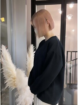 ピンクベージュ