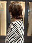 暗髪 オリーブベージュ 外ハネ ミディアムレイヤー 30代