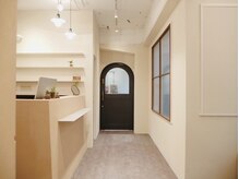 七ッ星+の雰囲気(自然光が差し込む心地よい空間でお迎えいたします)