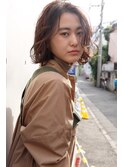 大人カワイイ、甘辛ミックスの小洒落た無造作ボブ。真通知弘