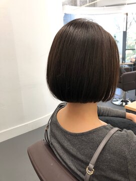 シア(sia) キレイラインボブ