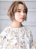 大人可愛い小顔美髪ツヤ髪ミディアムベージュ横顔美人A2