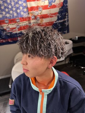 サンアンドマーリィズバーバー 駅前店(SON&MARLEY'S BAR BER) ホワイトメッシュ　スパイラルパーマ　本厚木　神奈川県