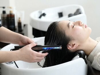 髪と頭皮の専門店 カミドコロ.の写真/繰り返すほど、見惚れる美髪へ。完全個室の贅沢空間で忙しいママに極上の癒しと潤いを。