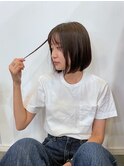 ぱつっとボブとベージュカラーの王道スタイル