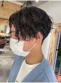 ツイストスパイラルパーマセンターパートツーブロック刈り上げ