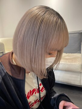 ベレーザ 渋谷(BELEZA) 2317外国人風カラーセンター分けボブシアーグレージュこなれヘア