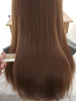 リビジ(RIBIJI)の写真/【人気の髪質改善】ずっと触れていたい艶髪★たっぷりの美髪成分で潤いを閉じ込め、なめらかストレートに！
