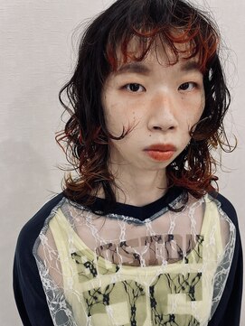 トロンヘアー(tronc hair) ナチュラルで個性的なレイヤースタイル