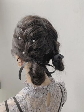 ヘルツ(Hz) 編み込みツインテール 編み込みお団子 リボン