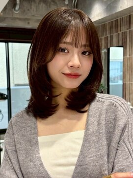 ファルベ(Farbe) 黒髪 クラゲヘアー オリーブグレー 小顔 ココアベージュ