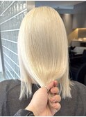ハイトーン切りっぱなしショートボブホワイトブロンドベージュ
