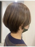 オリーブベージュ×ショートボブ