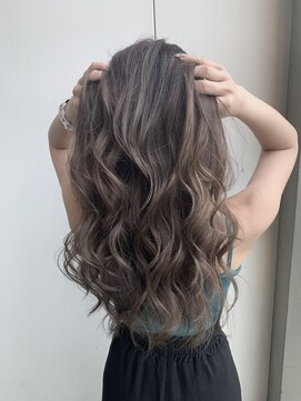 ビーチ(Beach) バレイヤージュで作るグレージュ系カラー