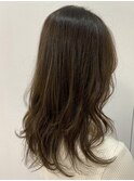 オリーブカラー×ベージュで抜け感hair【タビラマユミ】