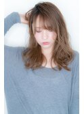 セミロング　ベージュ　大人女性