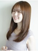 自然なストレートのレイヤーセミロング