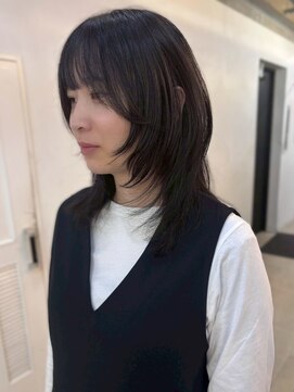 ジグザグレイヤー　ウルフ　顔周りカット　アッシュカラー　20代