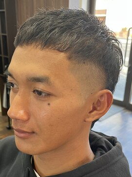 シザーズ(SCISSORS) フェードカット/メンズカット/理容室/バーバー/眉毛