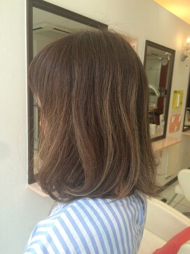 パース(PARS) 外国人風ハイライト×前下がりミディアムボブ《PARS 内山祐志》