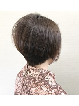 美容室テク アート バイ シック ショートヘア