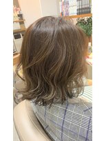 ハク アトリエ(HaKU atelier)&nbsp;大人かわいいバレイヤージュベージュカラー外ハネボブ