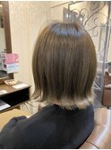 外ハネスタイル×透明感カラー