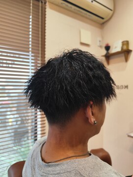 ヘアプラスアイズブルーム(hair+eyes bloom) ツイストパーマ