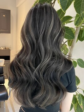 ハイライトショートヘアレイヤーカットイルミナカラー
