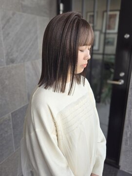 メゾン アヴァロ(Maison Avallo) ぱつっとストレートロブ