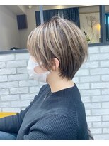 アヴァロン(AVALON)&nbsp;mag佐藤聖ことりベージュハイライトクールショートコンマヘア